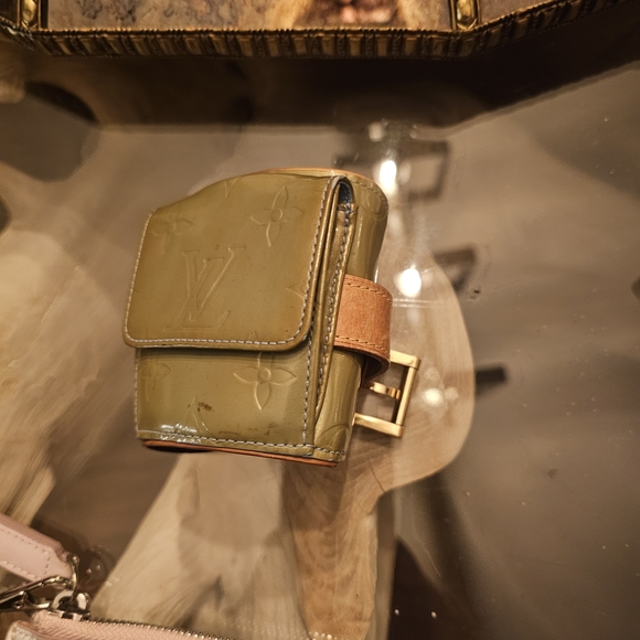 Louis Vuitton Olive and Tan Wristlet - Picture 2 of 16